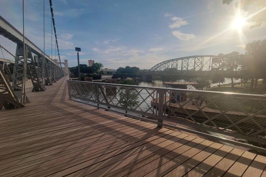 Silo View - Heart Of Downtown Apartment Waco Exterior photo